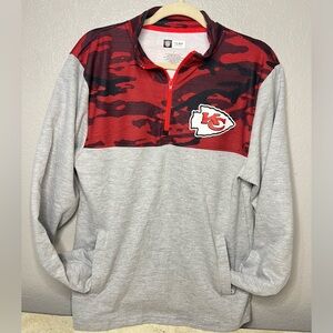 ZUBAZ MEN'S NFL KANSAS CITY CHIEFS 1/4 ZIP FLEECE PULLOVER WITH CAMO LINES